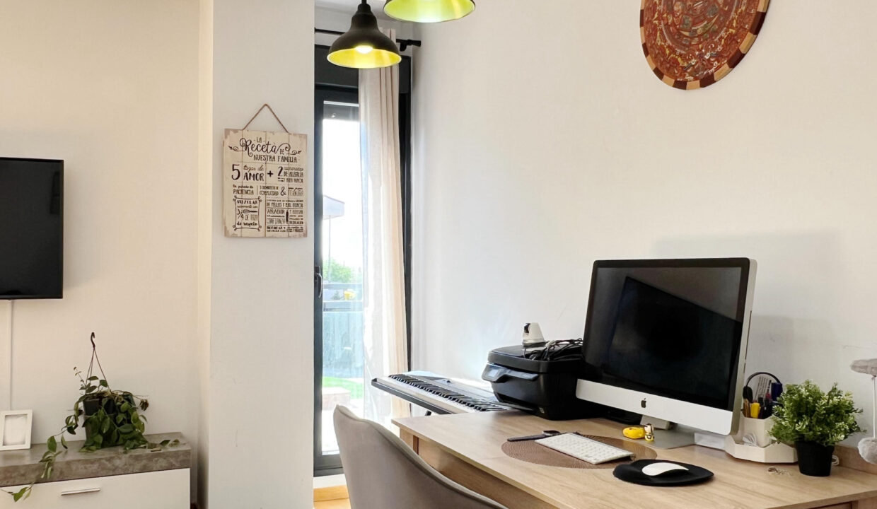 2E270945-306B-41E9-9A7E-DDFD40973F5D