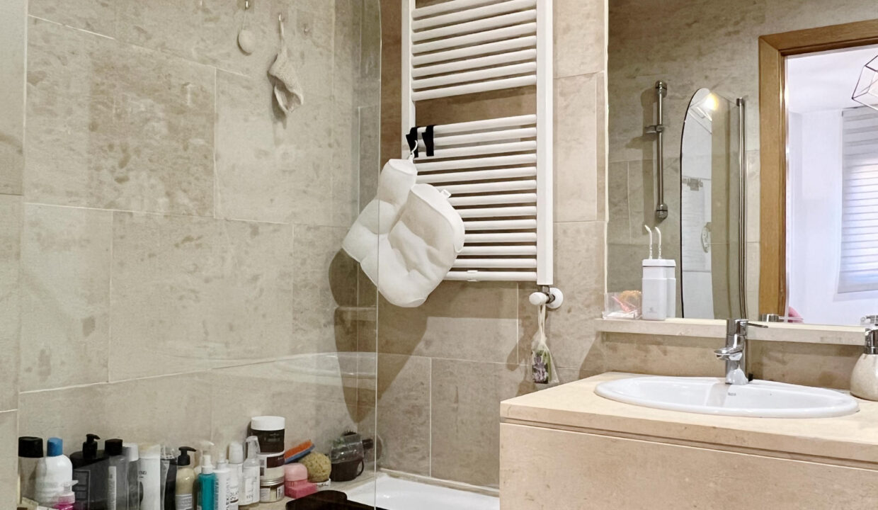 C0371AA3-413F-48AE-B417-9C91C8F6A246