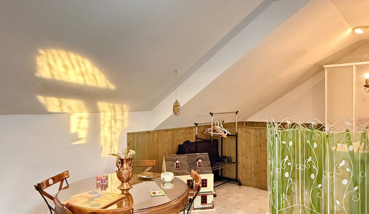 30D0BD12-588B-4BF7-9ACE-94F4310FDEAC