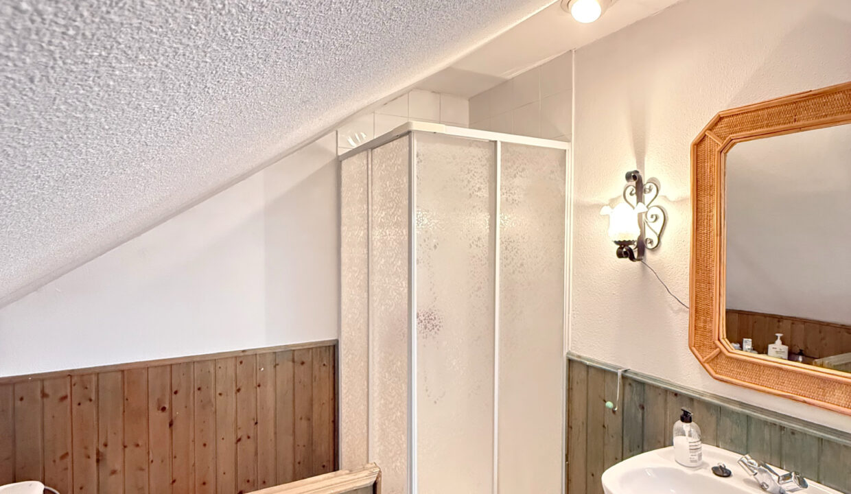 4D880EC3-0A99-4DA8-8F42-3D5AA24B79F2