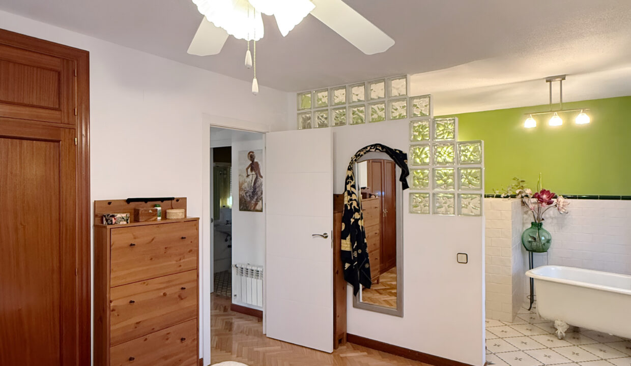 5614E230-9F4F-4BF0-9095-198B96600CCD