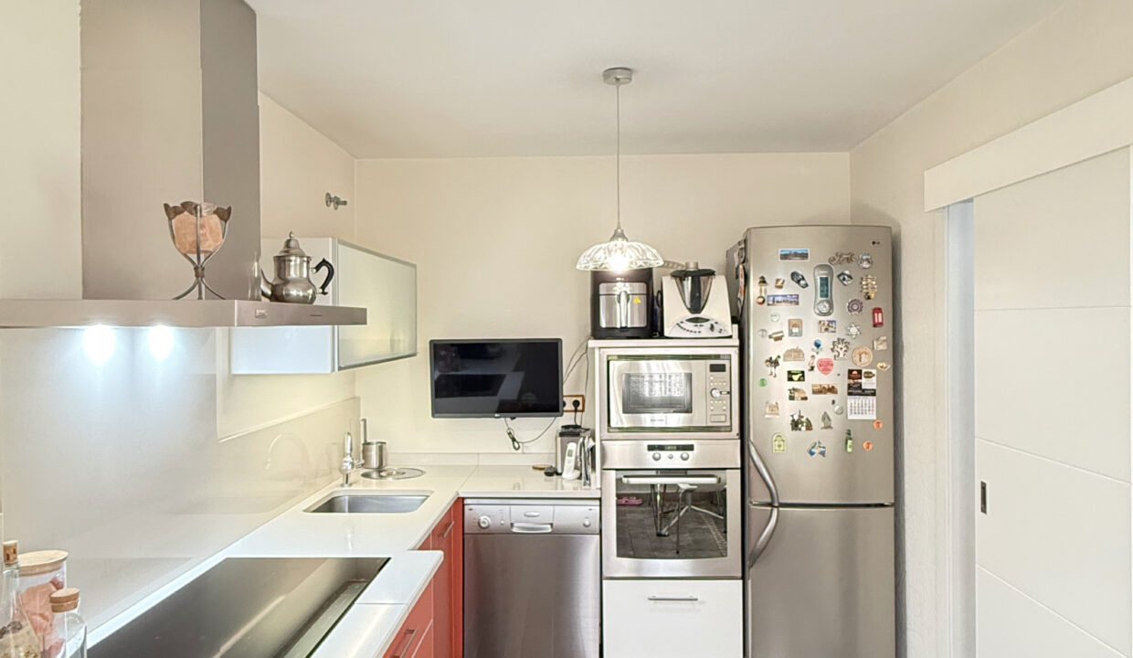 9206F7DB-ADD2-40C7-AB81-B6A66BA2DAA4