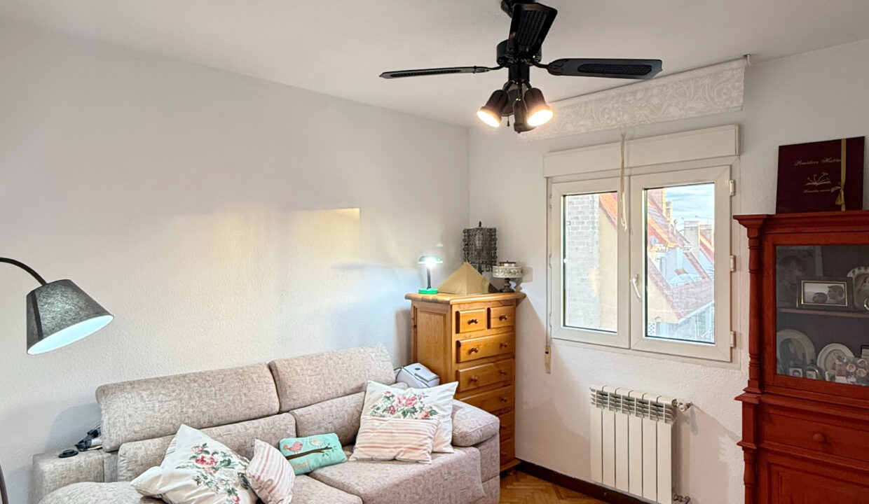 9E09D588-660C-4B46-AC81-CE067D3E2080