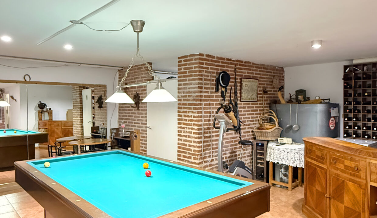 DDDA7555-83BD-4143-9225-4CC9241591BD