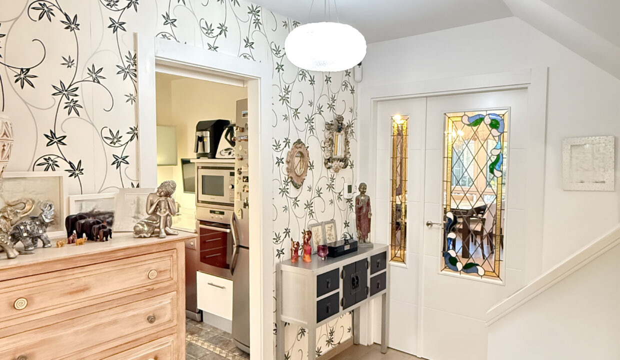 F0A61128-6F73-48CD-BC1F-15D32105209F