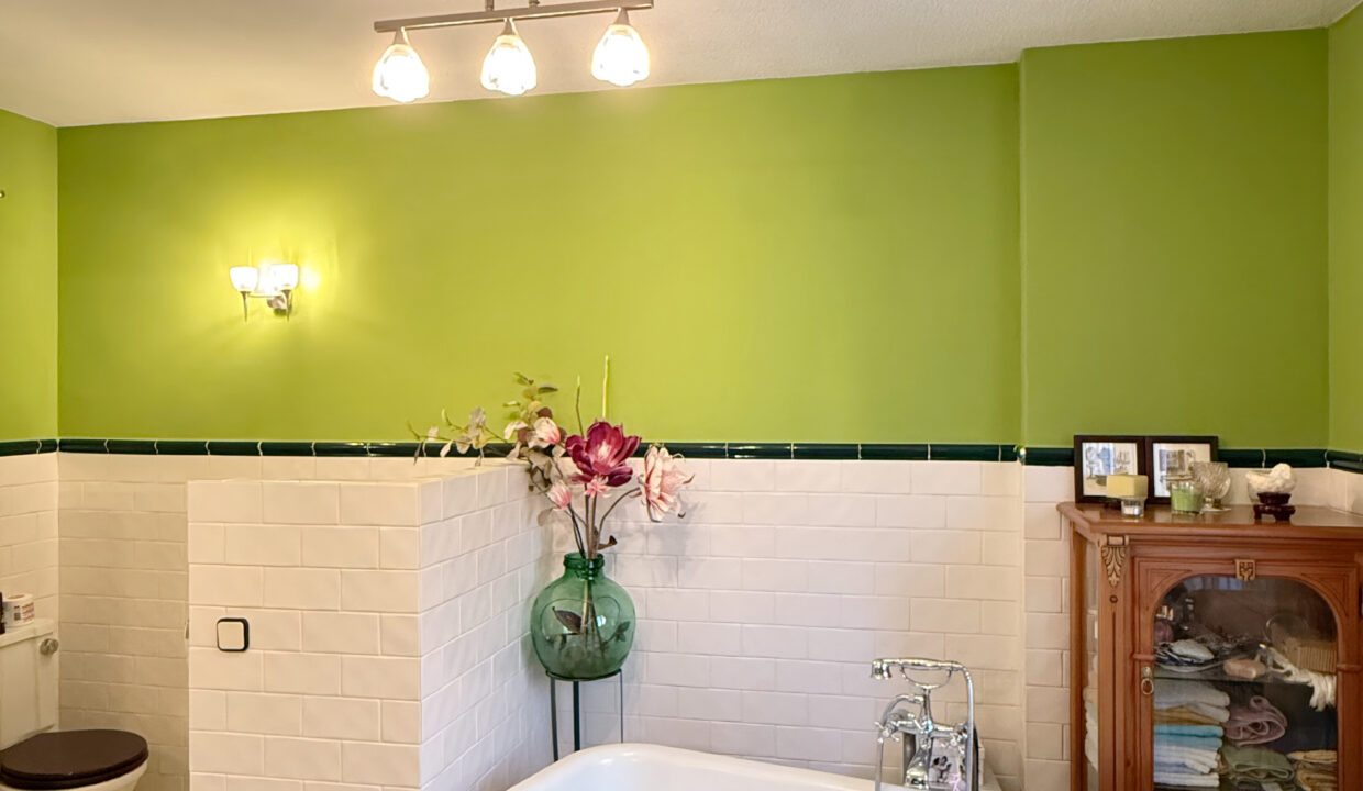 F3803BEE-EF6F-44AD-9881-9BC7DD2740DC